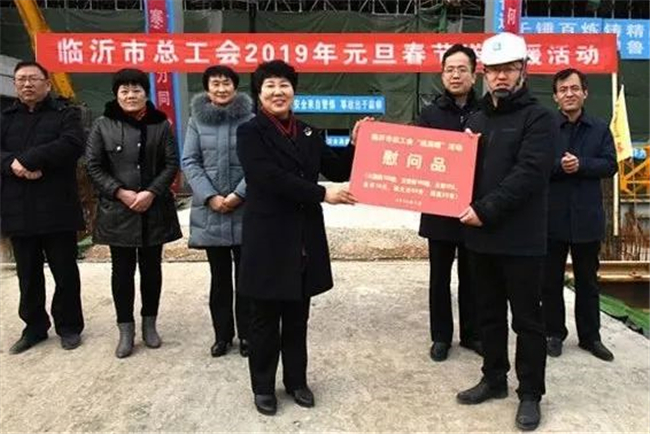 刘淑秀带队走访慰问户外一线职工