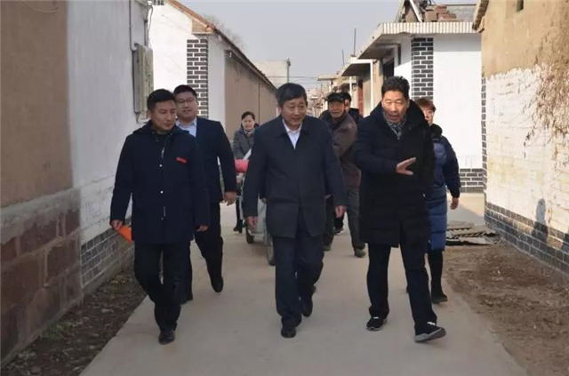 尚江华带队走访慰问贫困户