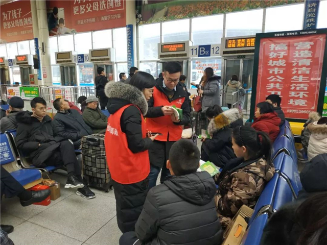 市总工会开展“尊法守法·携手筑梦” 服务农民工公益法律服务行动